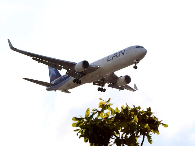Багаж поврежден при полете самолетом: как добиться компенсации